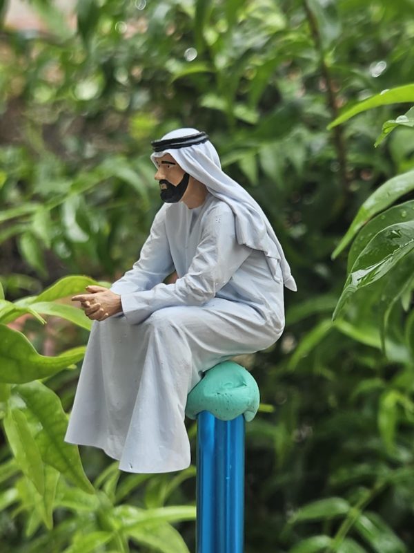 Diorama Hoàng Tử Dubai Ngồi - Hình ảnh 3